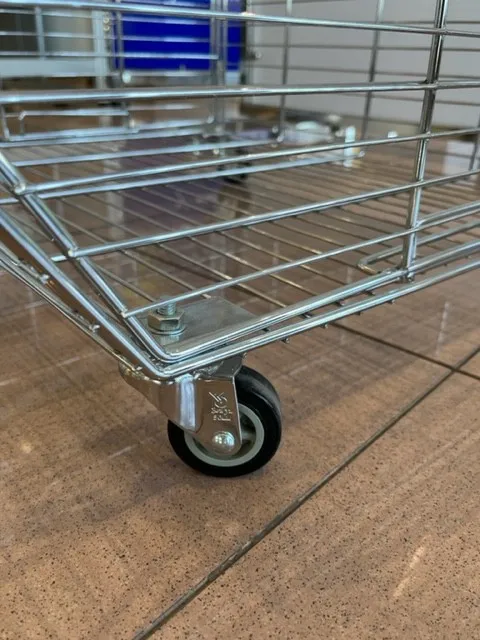 Expositor 4 cestas apilables con ruedas cromado - Imagen 4