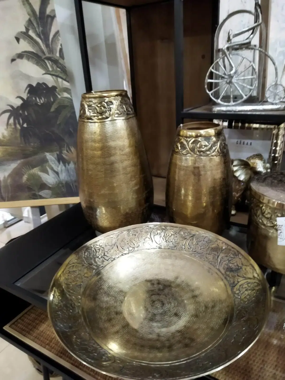 Jarrón aluminio oro grabado flor(17dx32cm) - Imagen 3