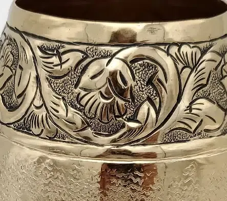 Jarrón aluminio oro grabado flor(17dx32cm) - Imagen 2