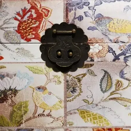 Baúl flores multicolor (63x38x35cm) - Imagen 2