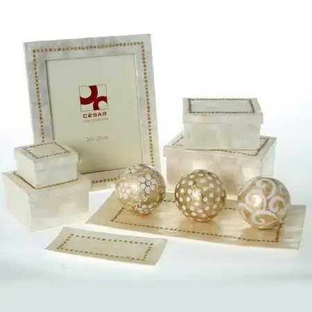 Set 3 Bolas Nácar Blanco y Dorado (10d cm) - Imagen 2