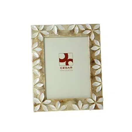 Portafotos nácar beige flor relieve(15x20cm)
