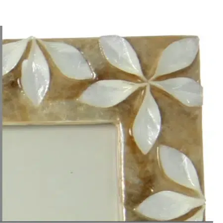 Portafotos nácar beige flor relieve(15x20cm) - Imagen 2