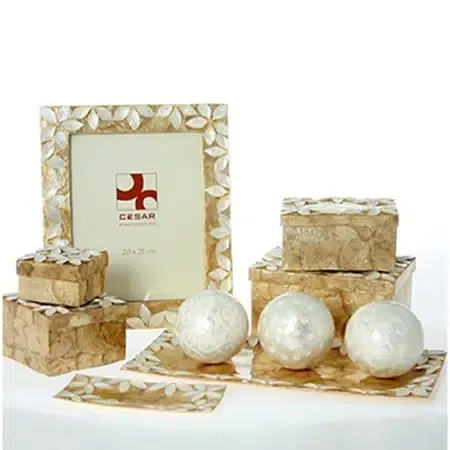 Portafotos nácar beige flor relieve(15x20cm) - Imagen 3