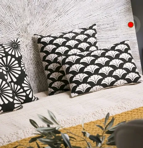 Set 2 Cojines Chenilla Negros Abanicos Blancos (45×45 cm) - Imagen 2