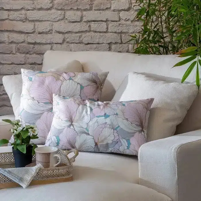 Set 2 Cojines Azules Flores Rosas y Grises (50×30 cm) - Imagen 2